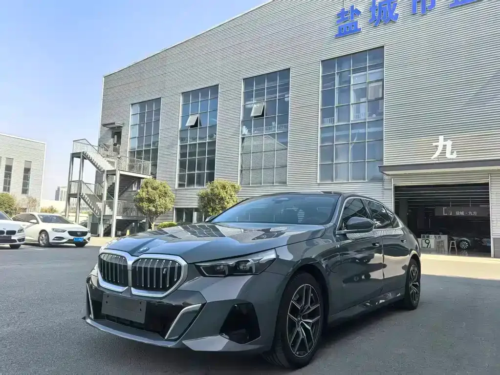 BMW i5 — фото 1