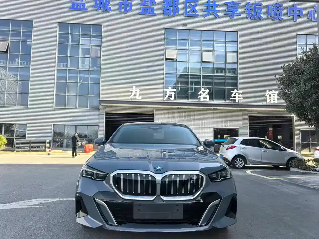 BMW i5 — фото 10