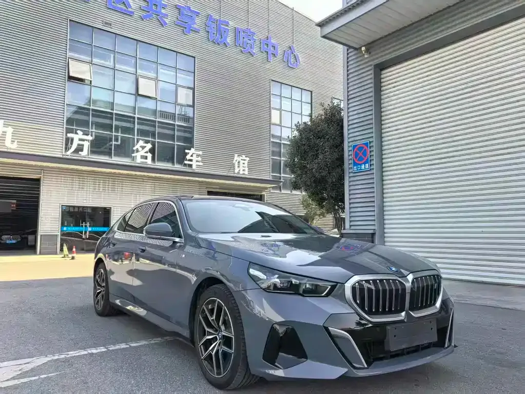 BMW i5 — фото 8