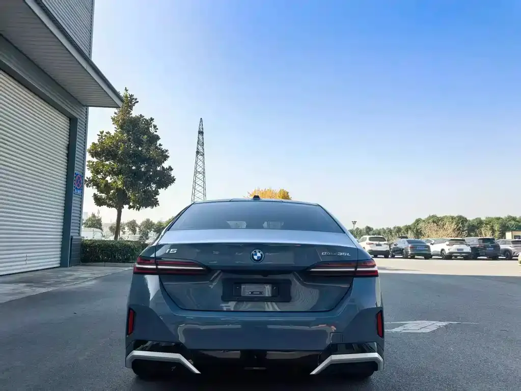 BMW i5 — фото 4