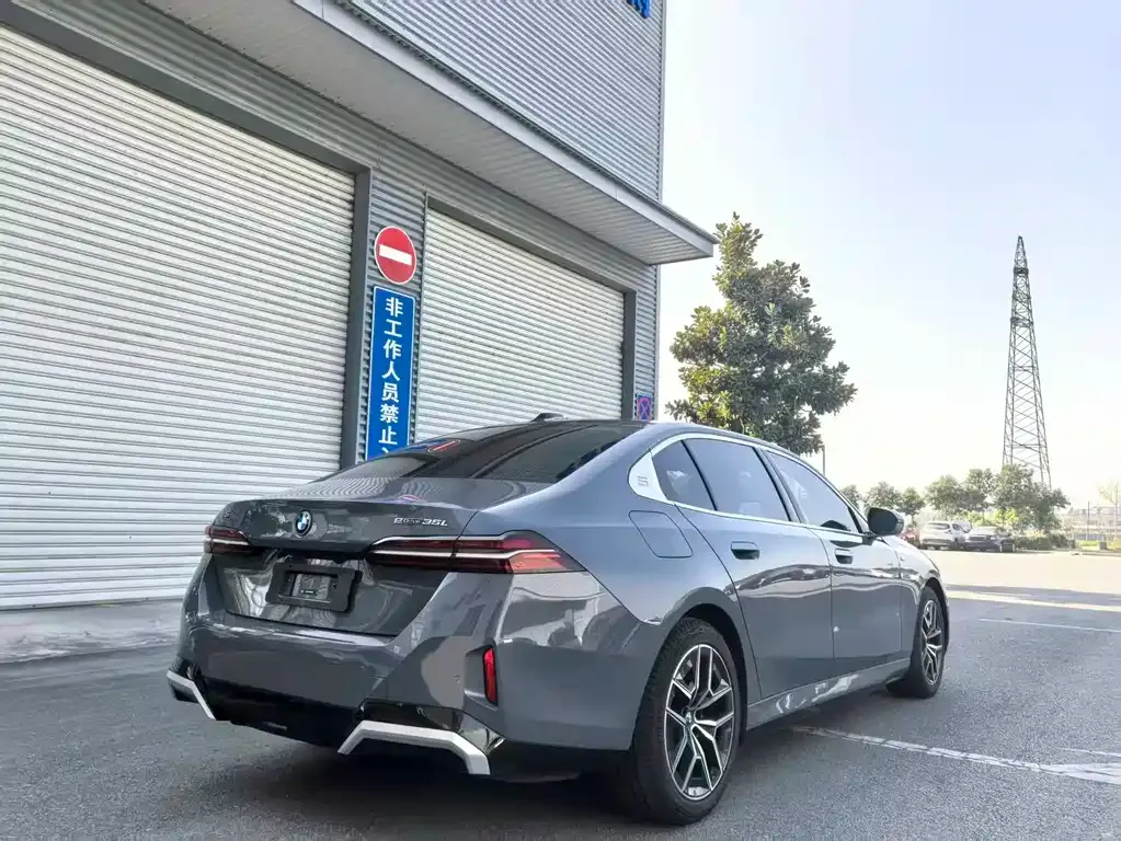 BMW i5 — фото 9