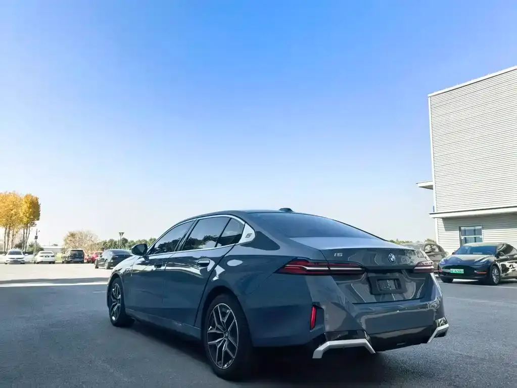 BMW i5 — фото 5