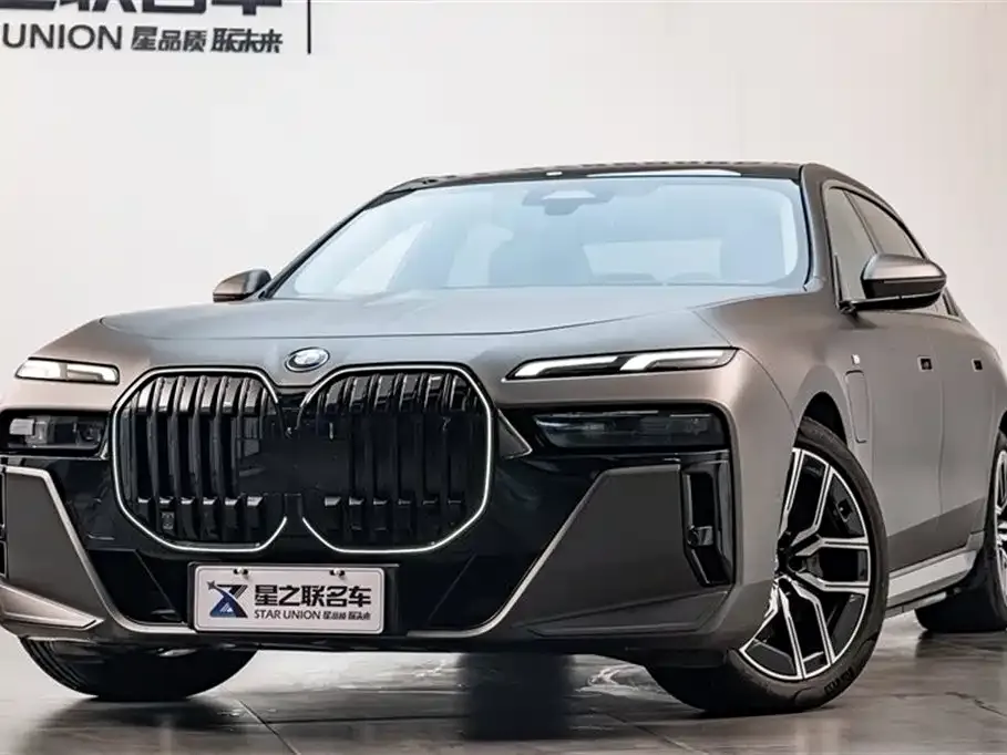 BMW i7 — фото 9