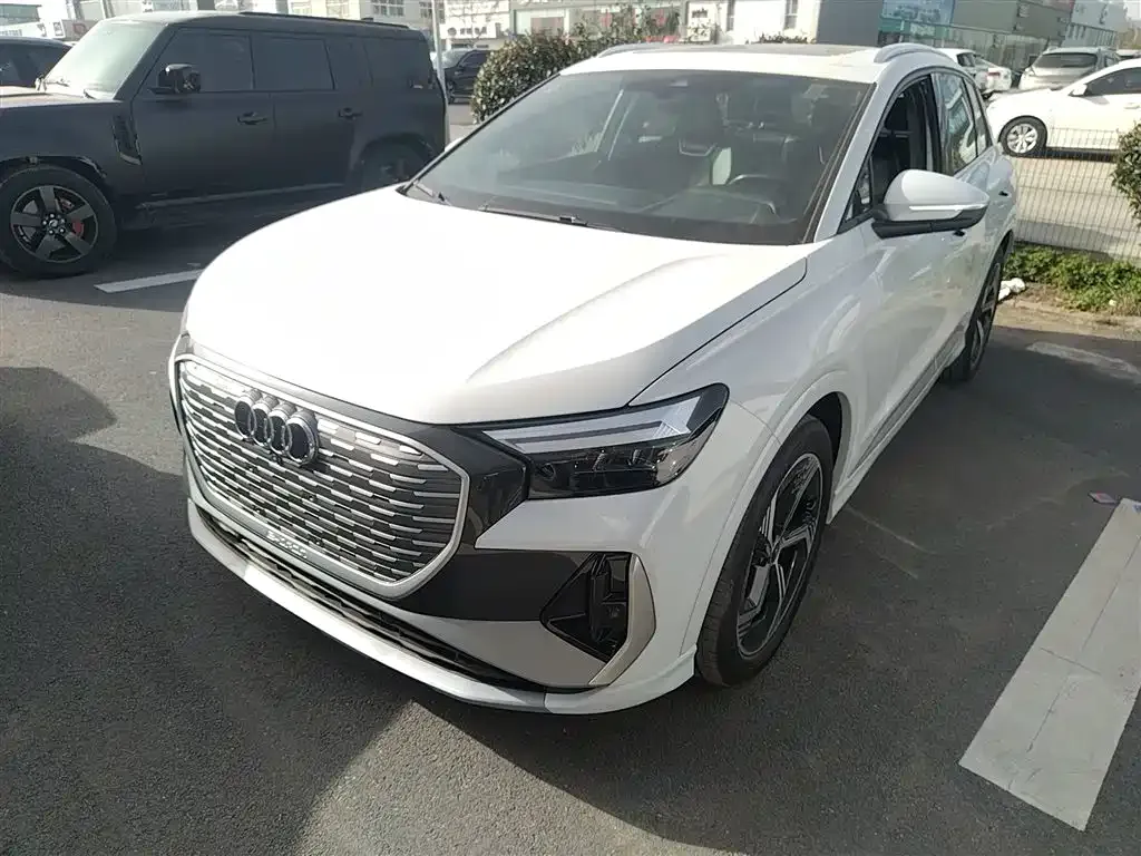 Audi Q4 e-tron — фото 2