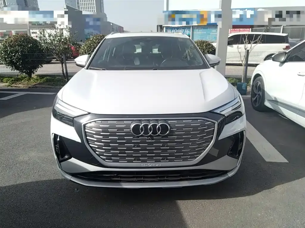 Audi Q4 e-tron — фото 3
