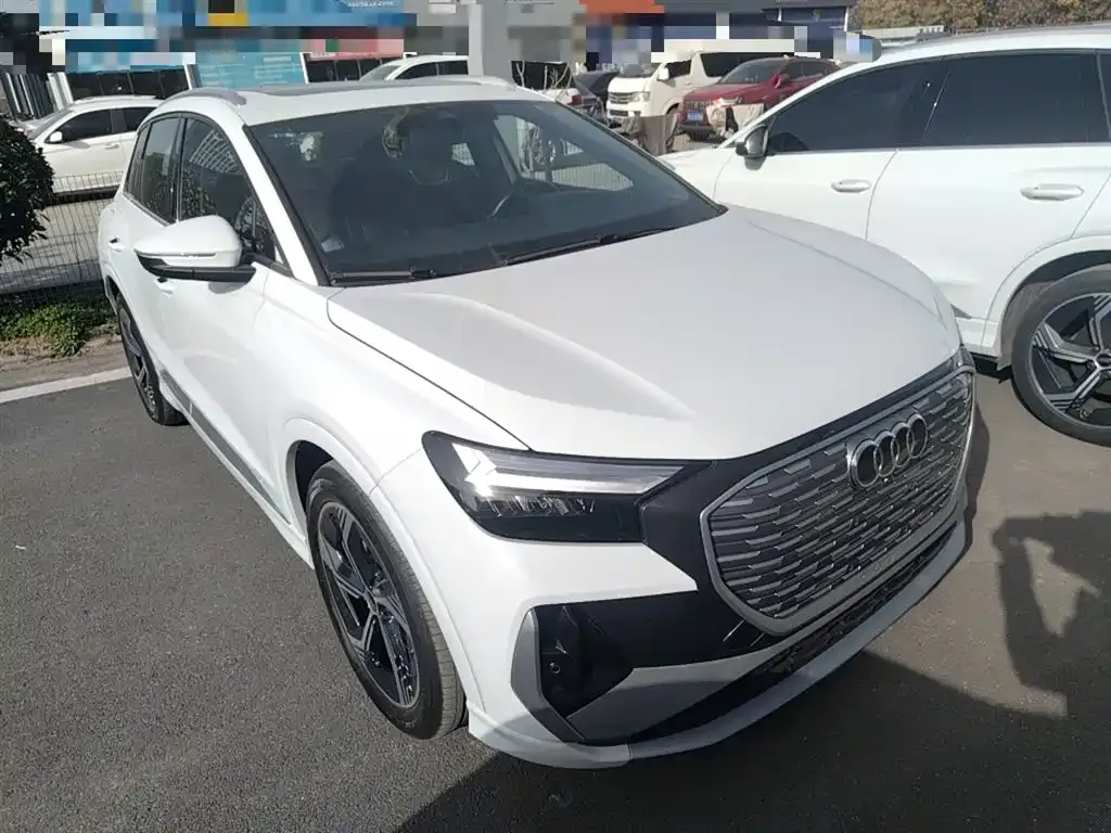 Audi Q4 e-tron — фото 4