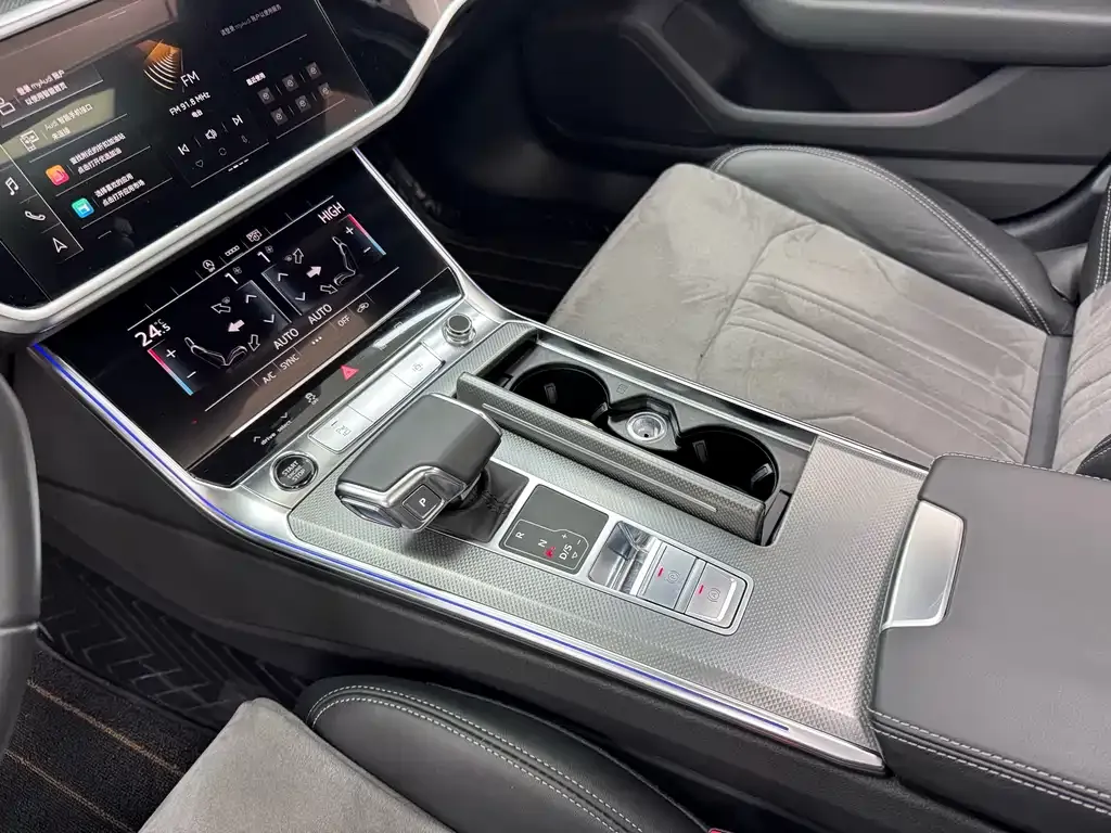 Audi A6L — фото 9