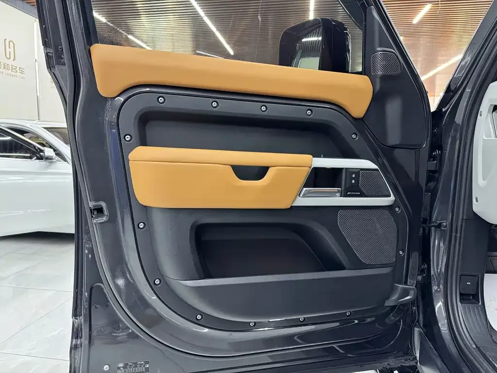 Land Rover Defender — фото 10