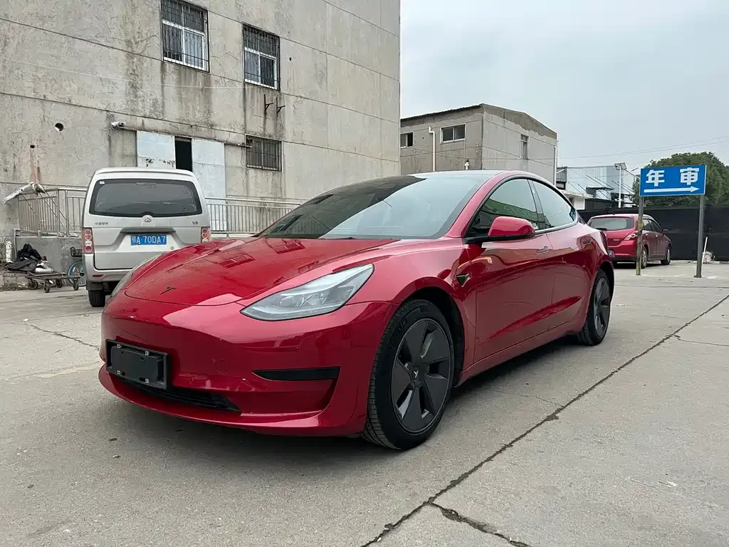 Tesla Model 3 — фото 1