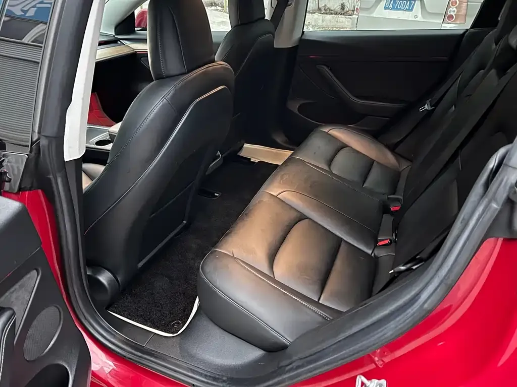 Tesla Model 3 — фото 5