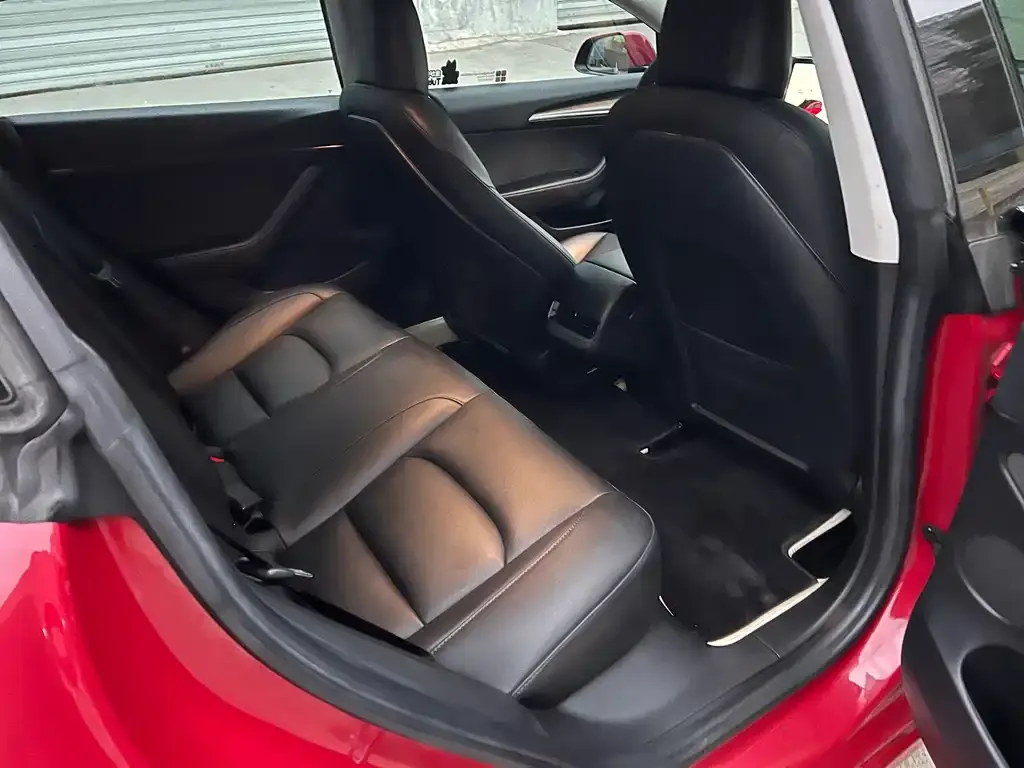 Tesla Model 3 — фото 8