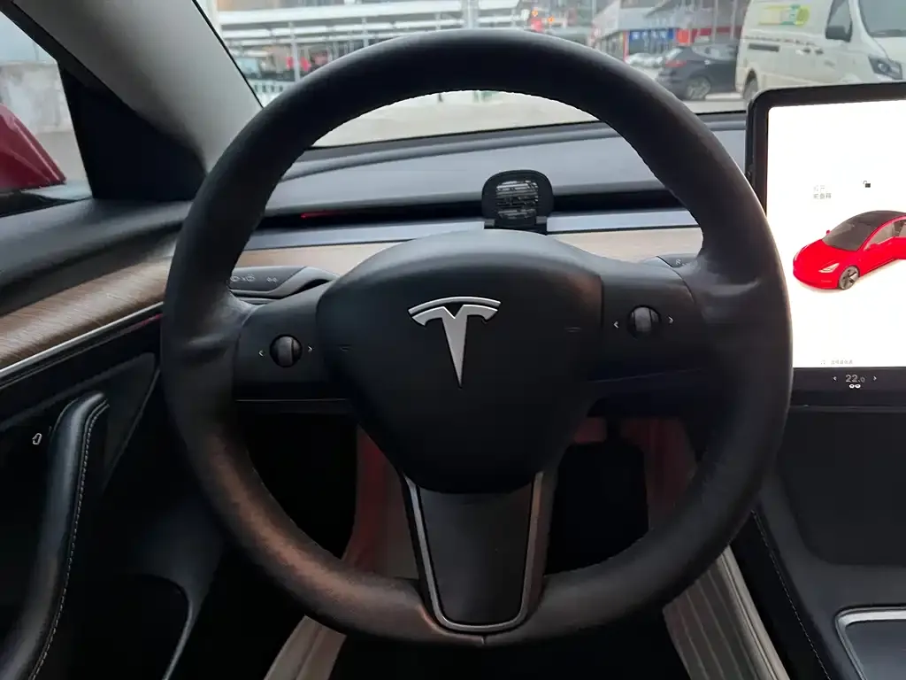 Tesla Model 3 — фото 9