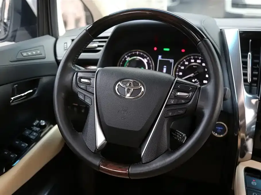 Toyota Alphard — фото 5