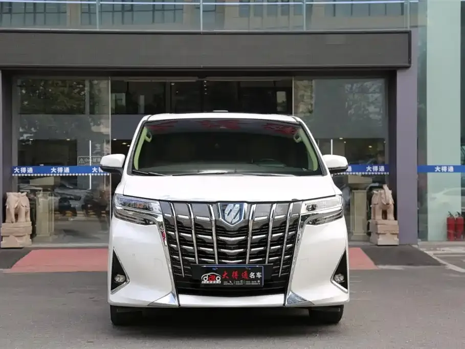 Toyota Alphard — фото 8