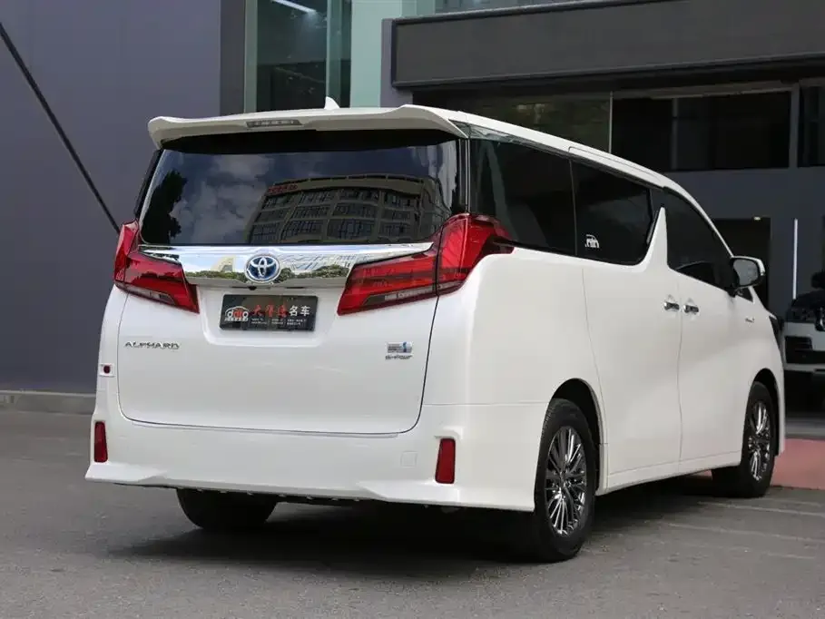 Toyota Alphard — фото 2