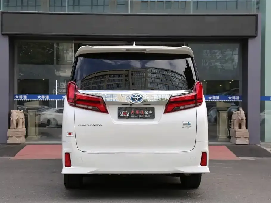 Toyota Alphard — фото 9