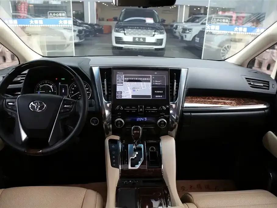 Toyota Alphard — фото 7