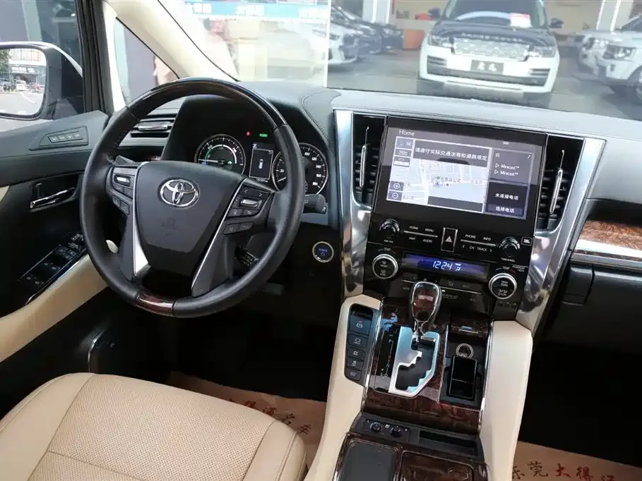 Toyota Alphard — фото 10