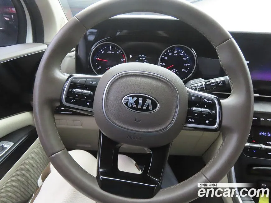 Kia Carnival — фото 4
