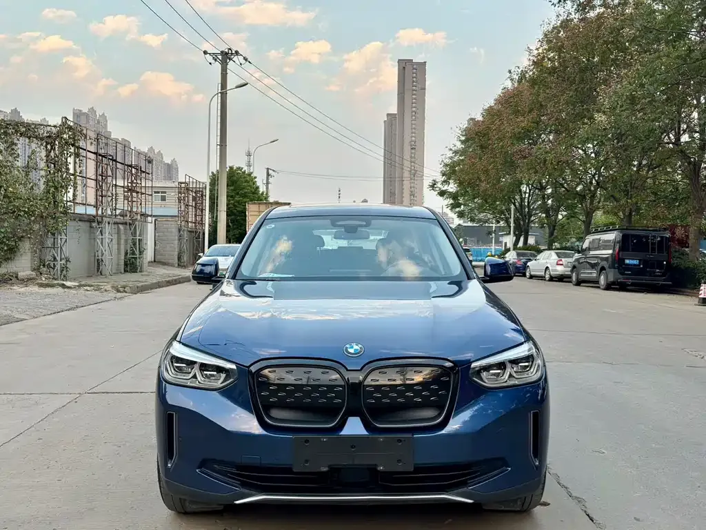 BMW iX3 — фото 3