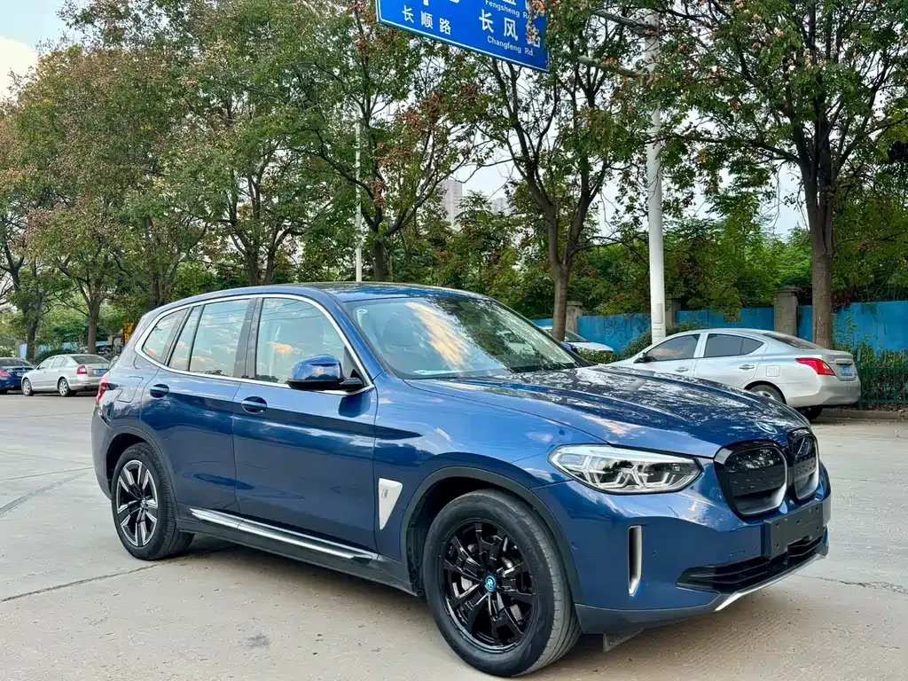 BMW iX3 — фото 4