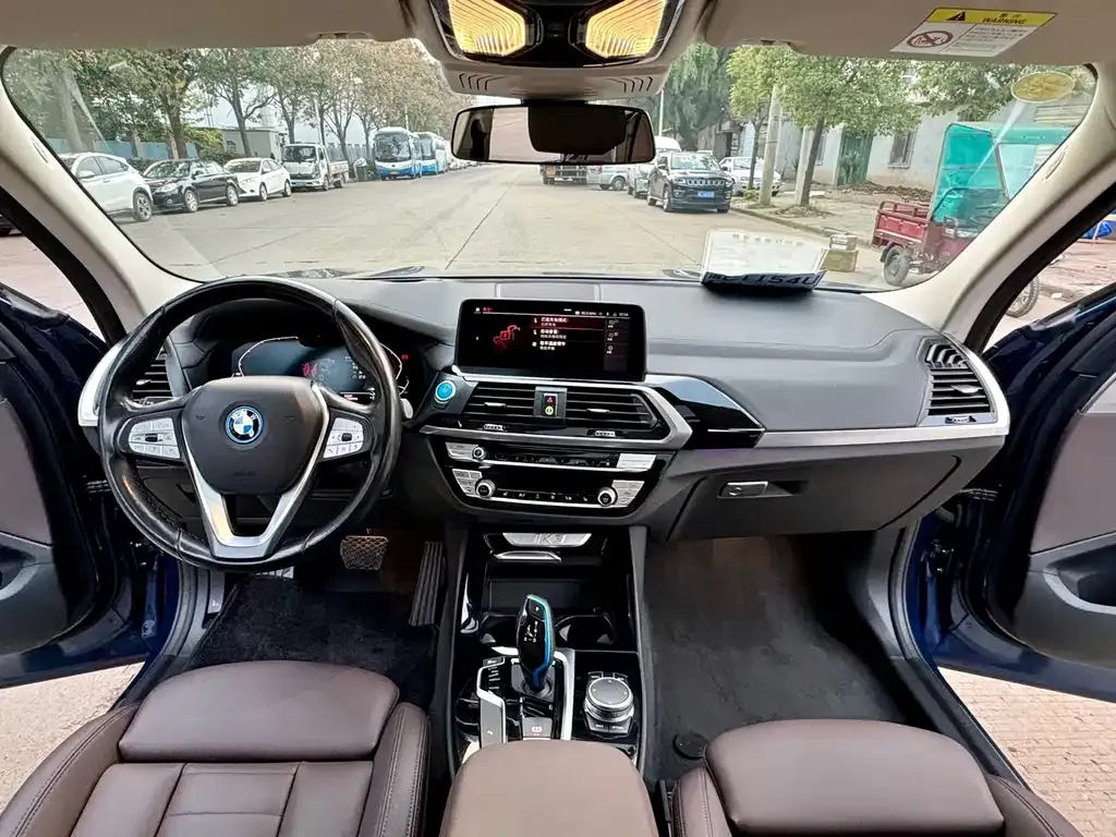 BMW iX3 — фото 5