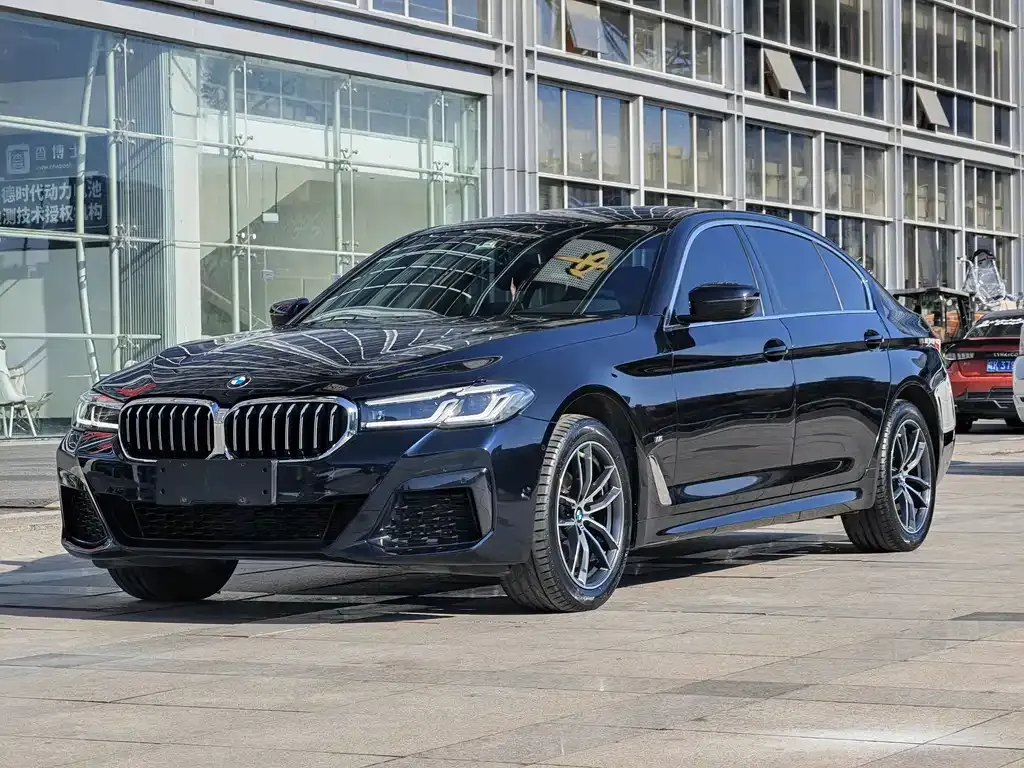 BMW 5 Series — фото 1
