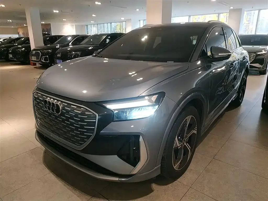 Audi Q4 e-tron — фото 2
