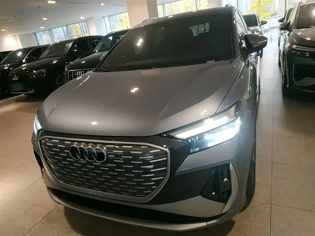 Audi Q4 e-tron — фото 3