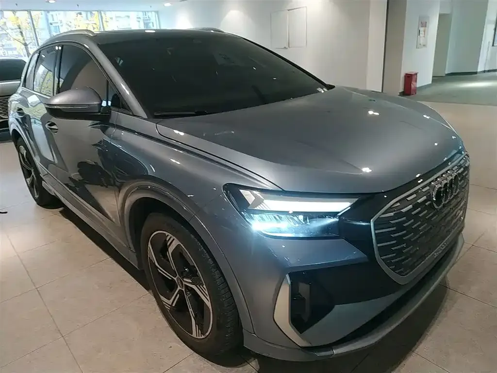 Audi Q4 e-tron — фото 4