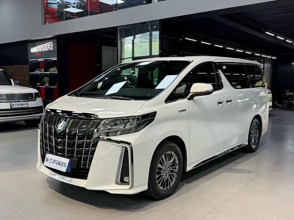 Toyota Alphard — фото 1