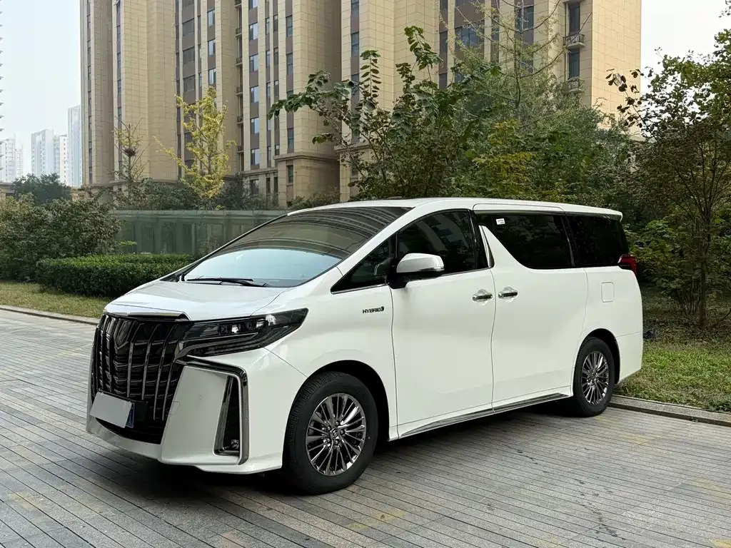 Toyota Alphard — фото 8