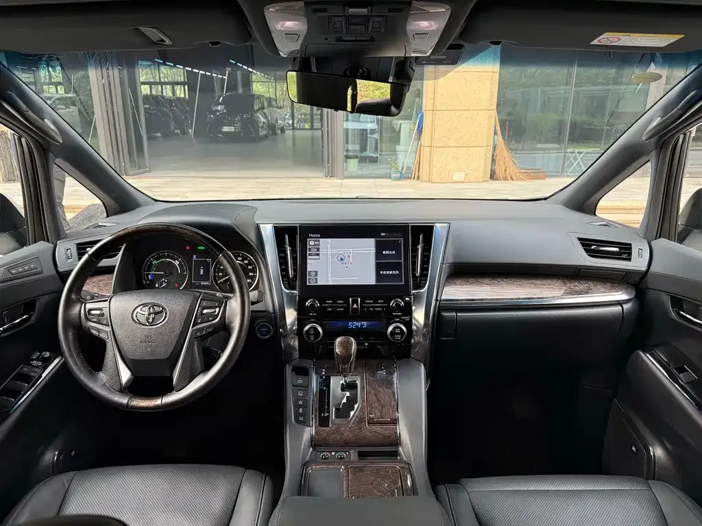 Toyota Alphard — фото 6
