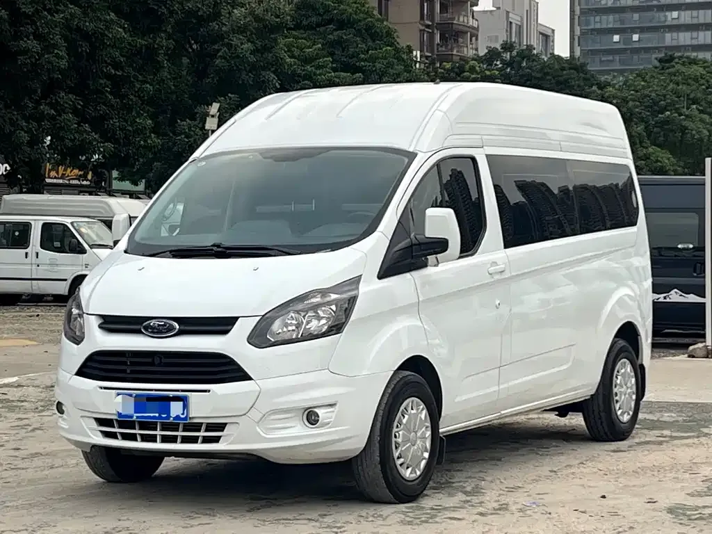 Ford Transit — фото 1
