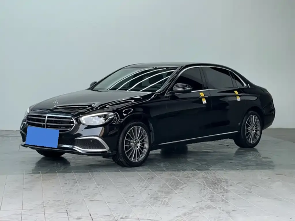 Mercedes-Benz E-Class — фото 1
