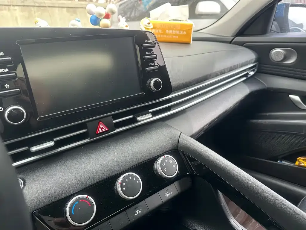 Hyundai Elantra — фото 3