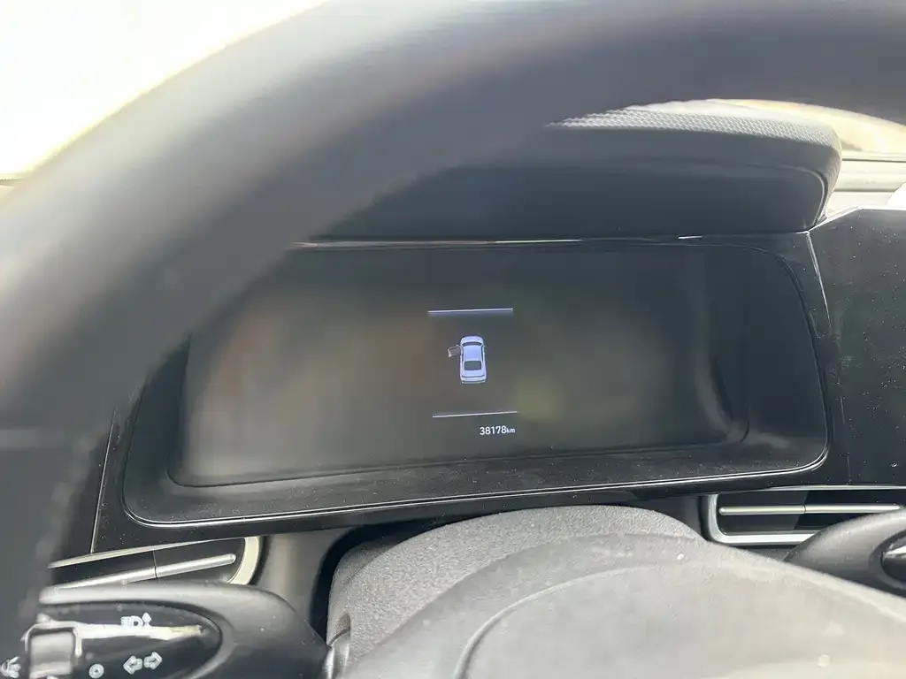 Hyundai Elantra — фото 2