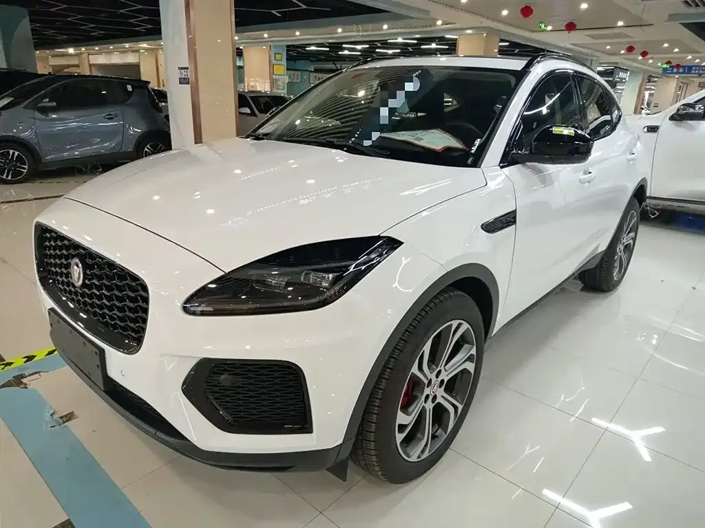 Jaguar E-PACE — фото 8