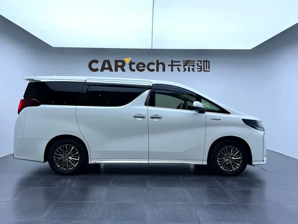 Toyota Alphard — фото 3
