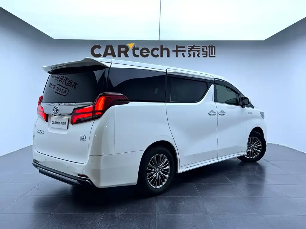 Toyota Alphard — фото 6