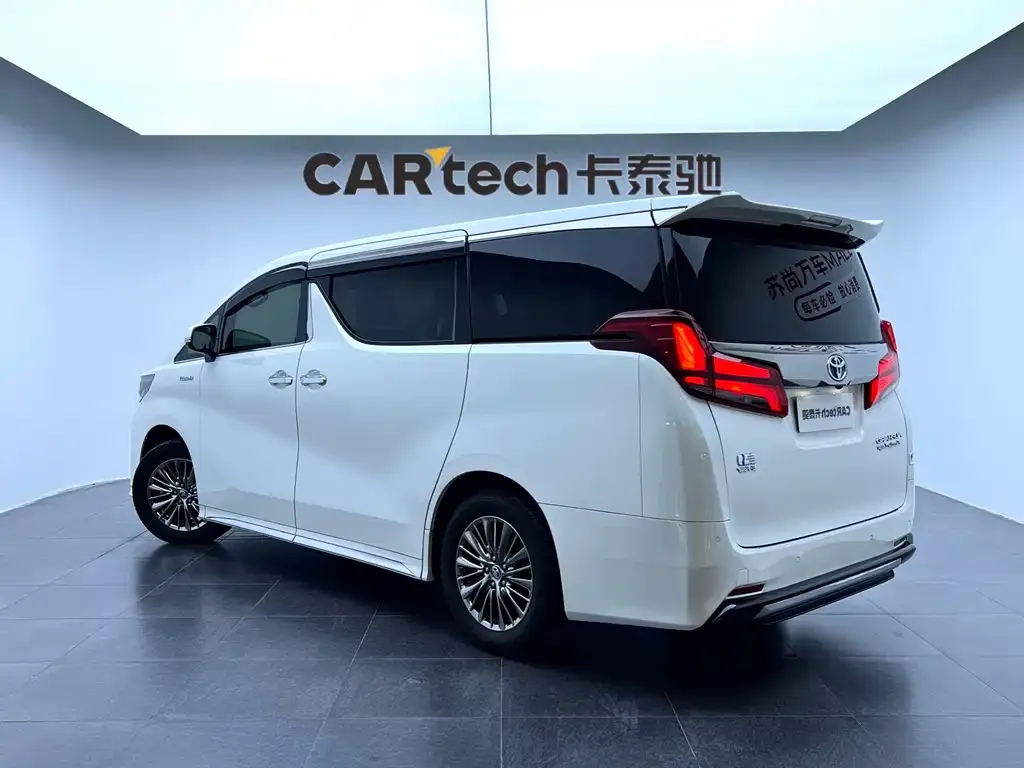 Toyota Alphard — фото 4