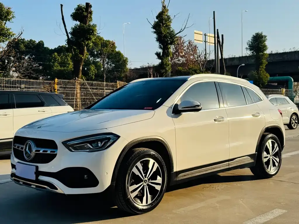 Mercedes-Benz GLA — фото 1