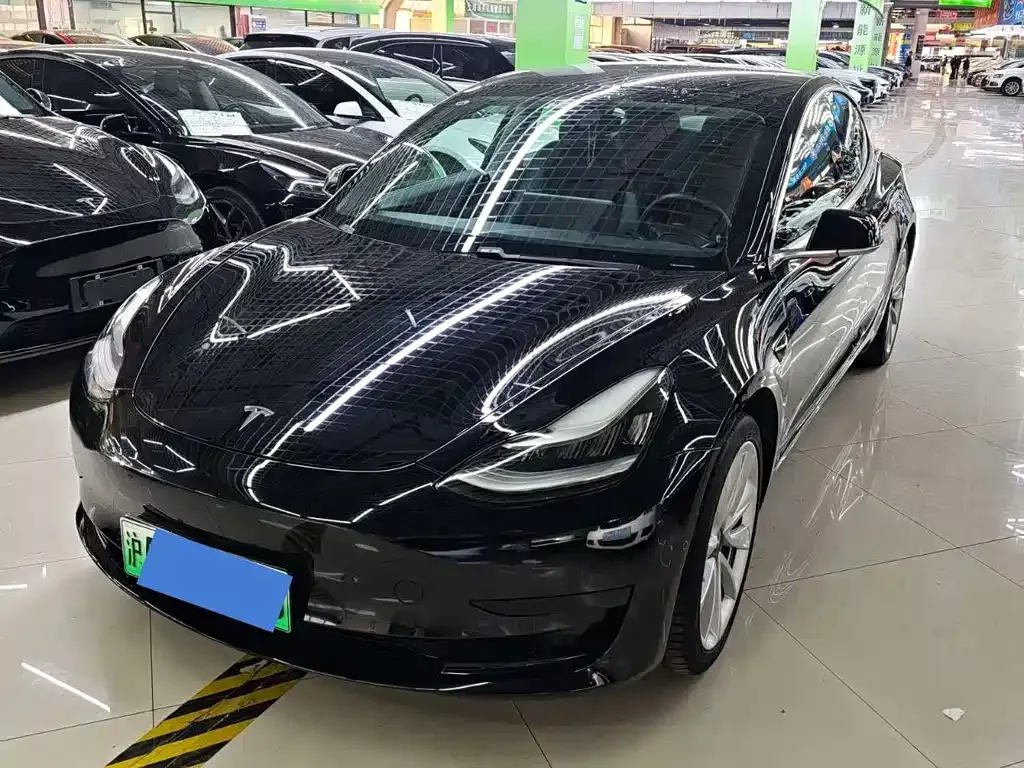 Tesla Model 3 — фото 1