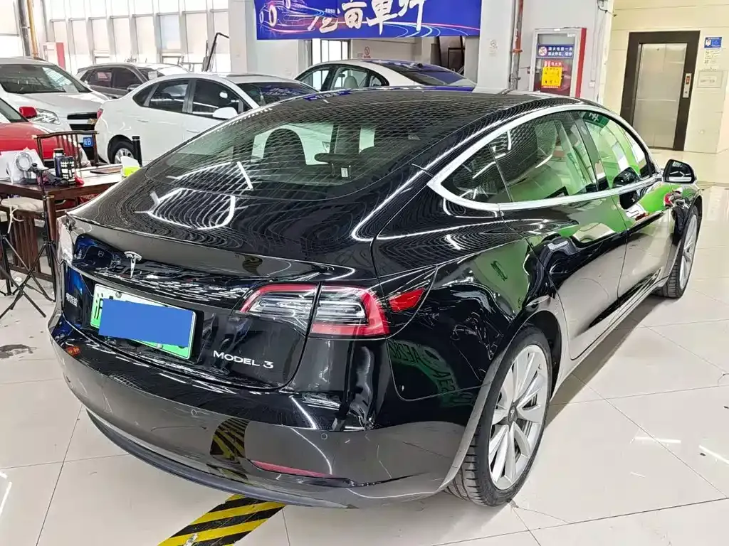 Tesla Model 3 — фото 3