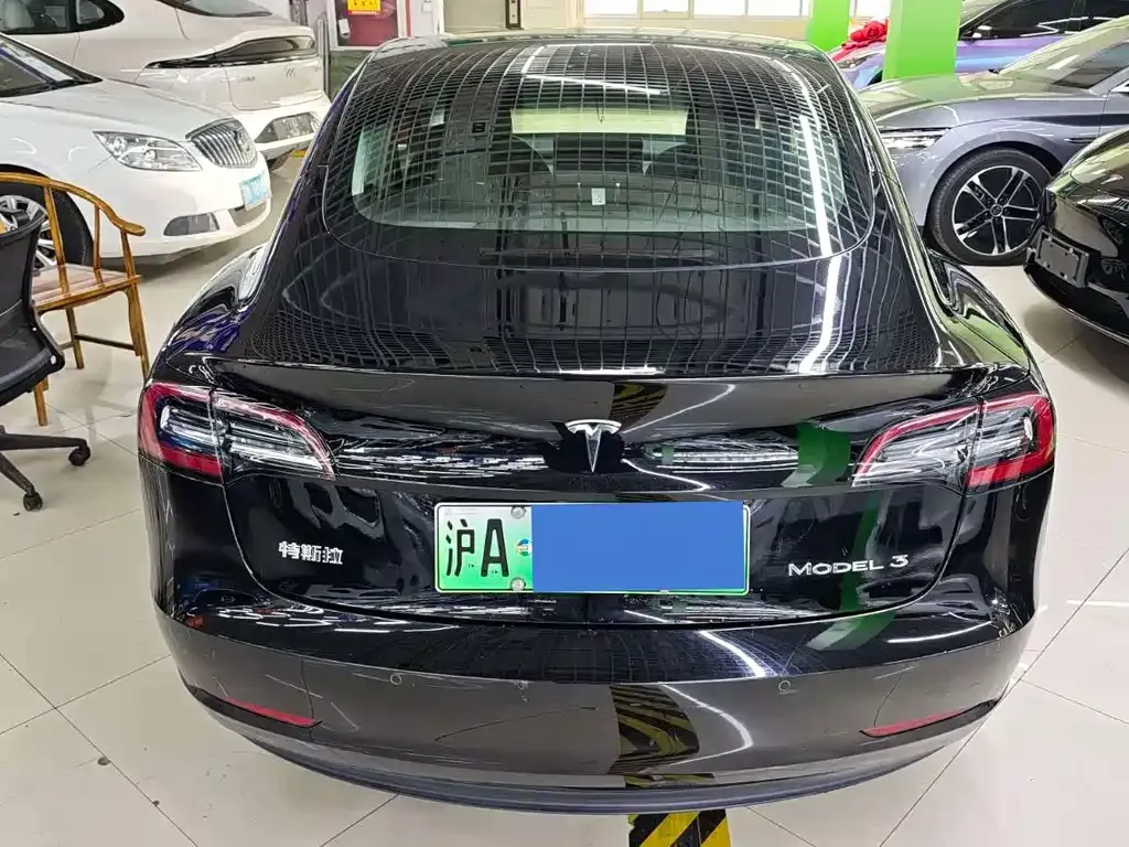 Tesla Model 3 — фото 5
