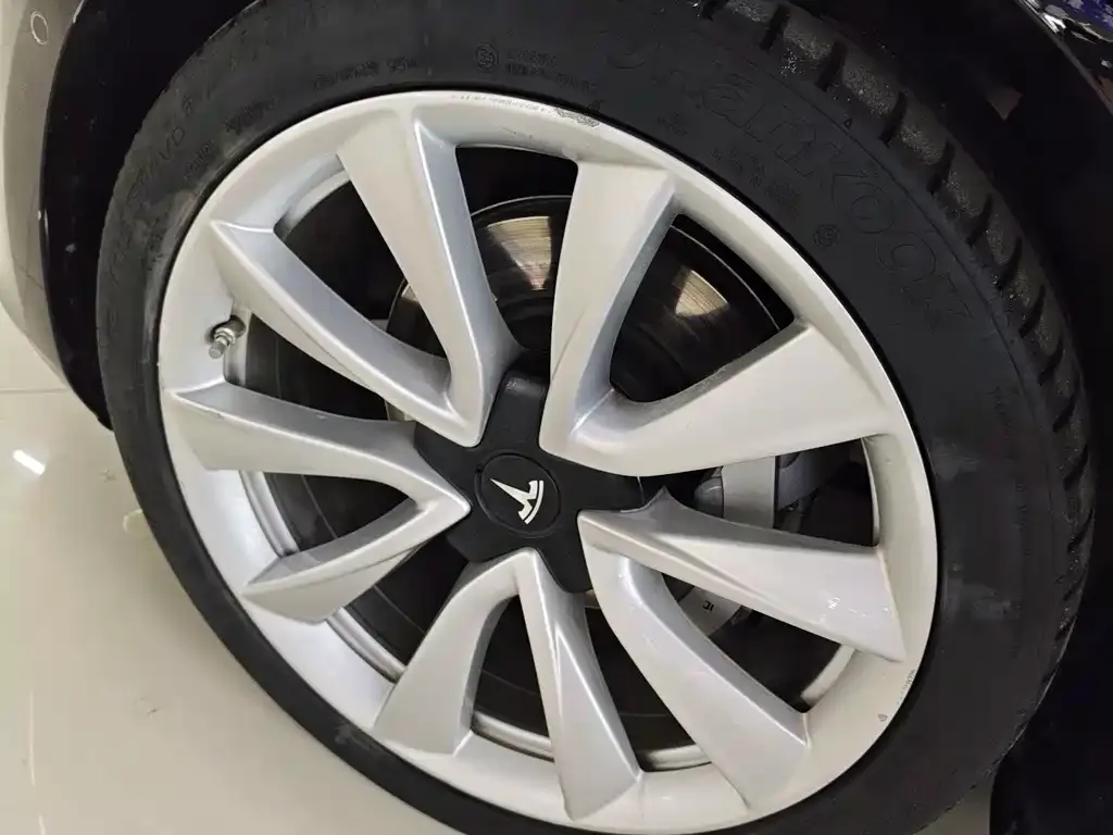 Tesla Model 3 — фото 8