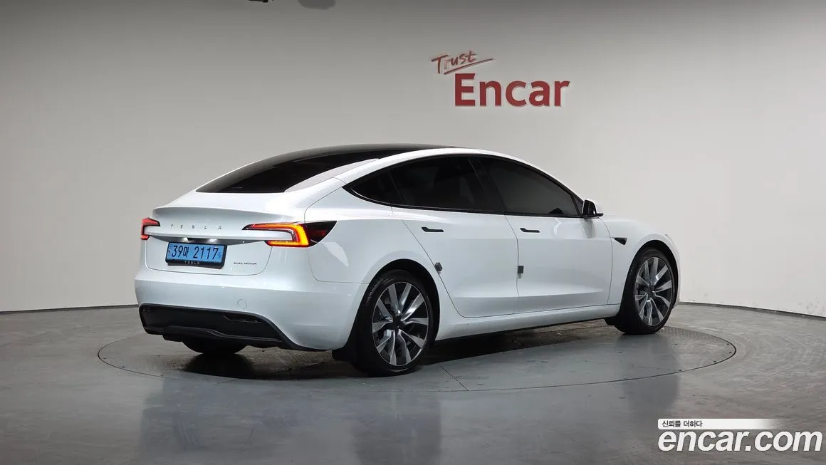Tesla Model 3 — фото 2