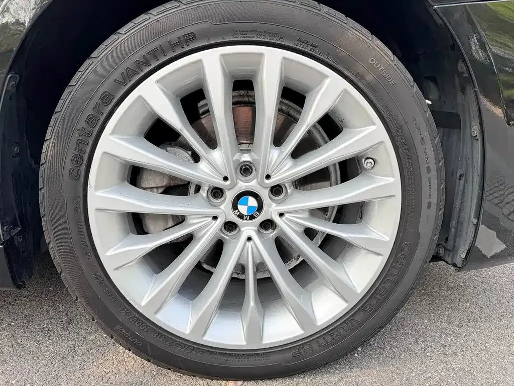 BMW 5 Series — фото 4