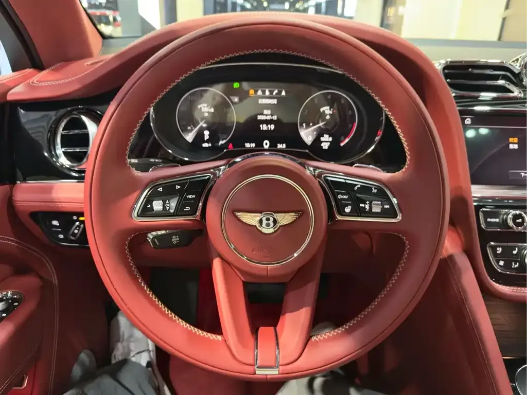 Bentley Bentayga — фото 5