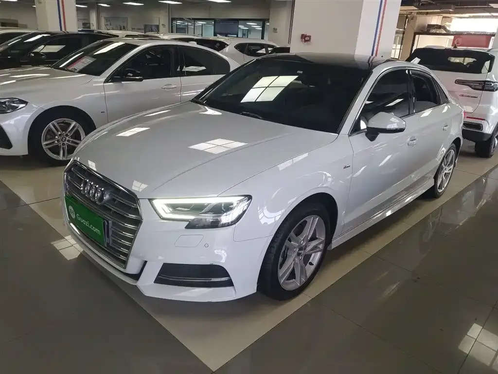 Audi A3 — фото 1
